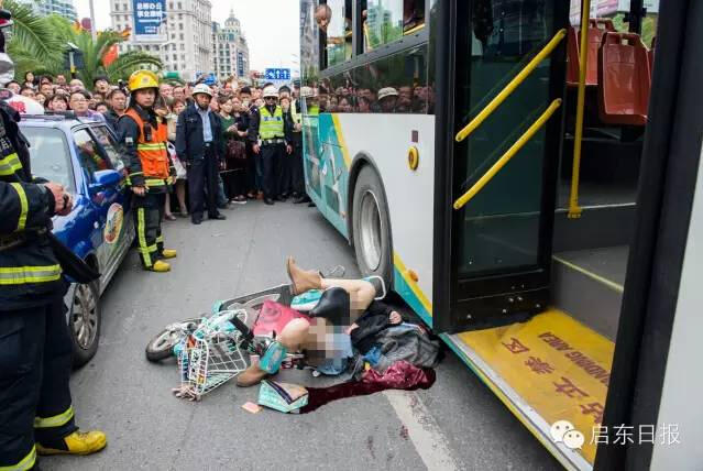 校花被出租车司机强H章节小说校花遭遇不幸，出租车司机强H事件-第1张图片