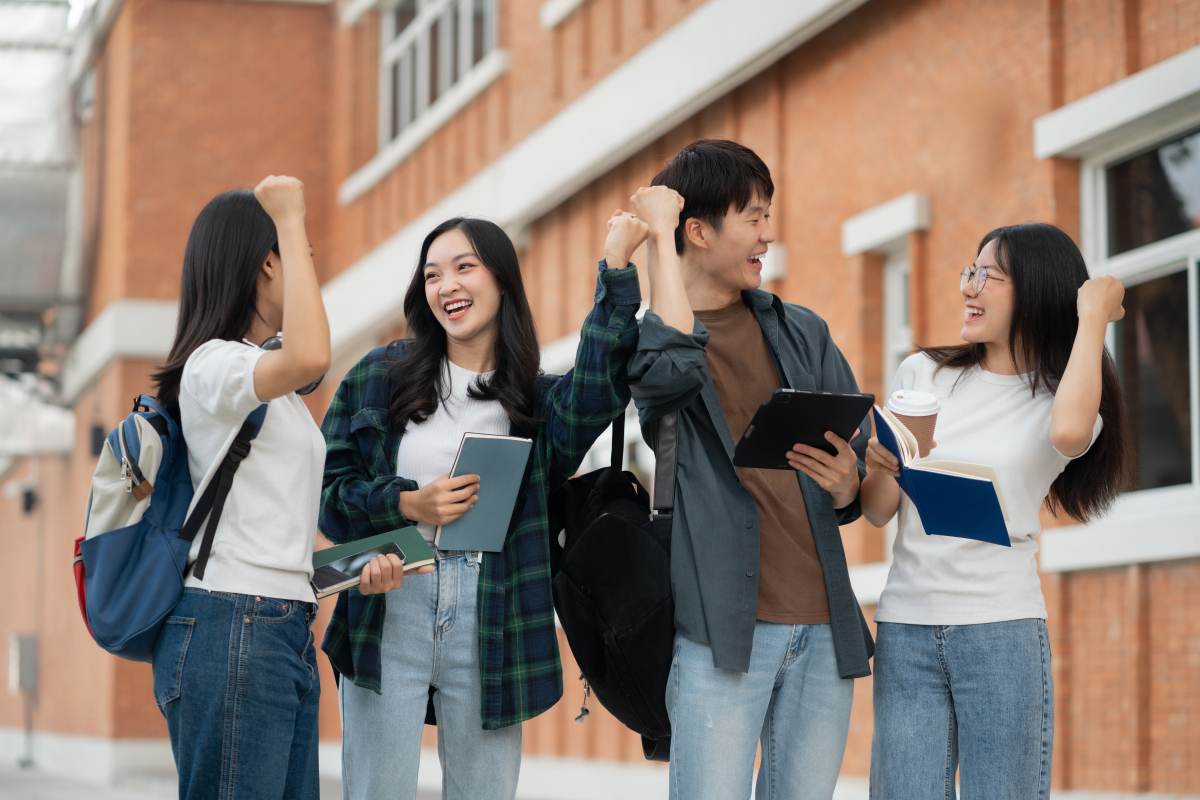 女学生情感体验的深度探索，一次令人难忘的CAO动经历-第3张图片
