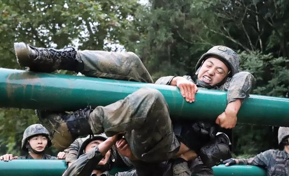 被教官cao到爽男男教官的指导——一次难忘的男男体验-第3张图片