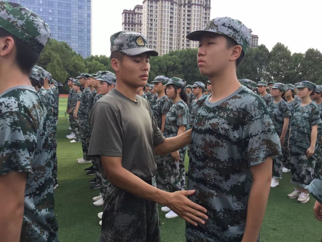 被教官cao到爽男男教官的指导——一次难忘的男男体验-第2张图片