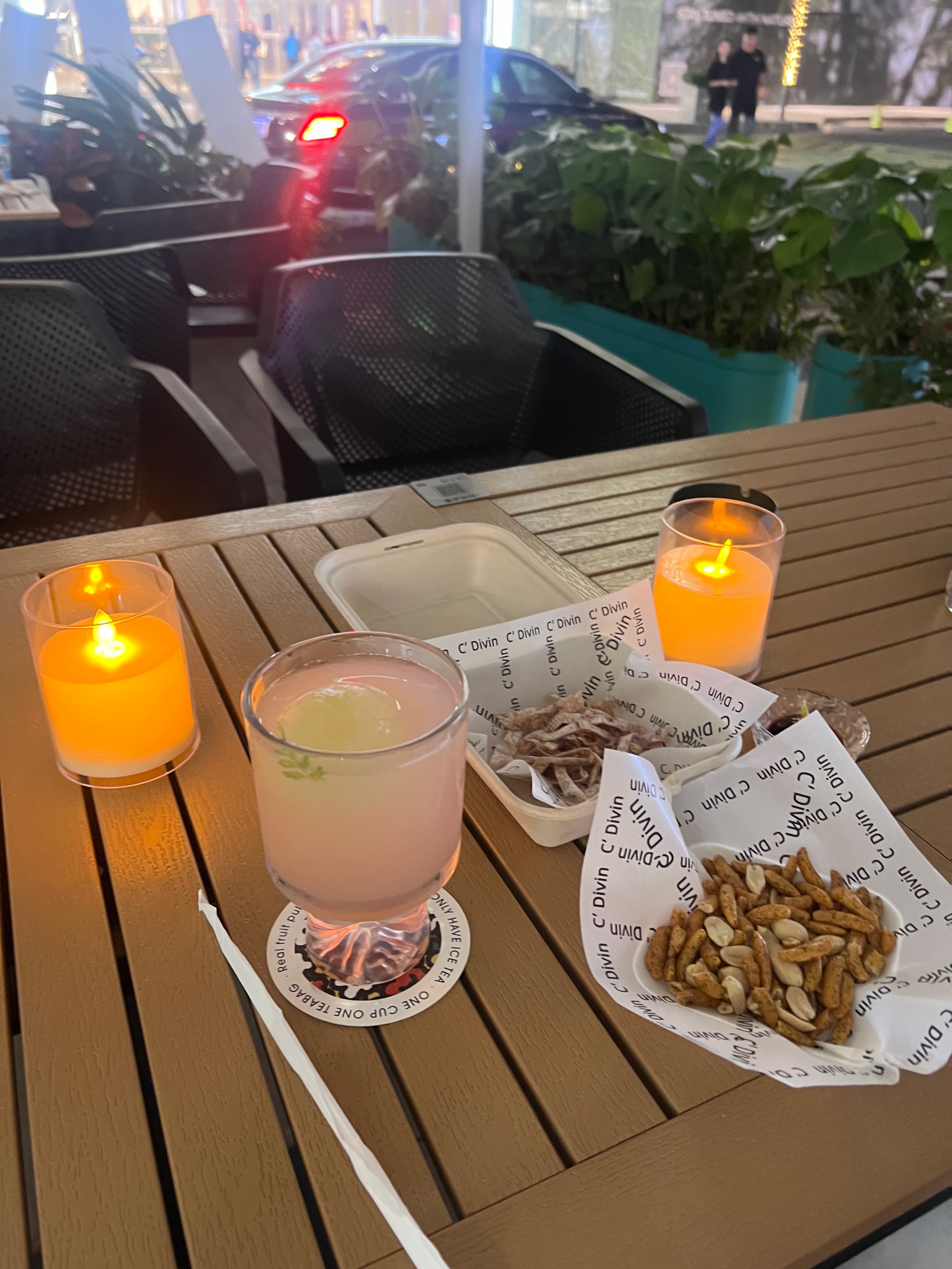 恋夜秀色婷婷五月草国产欧美恋夜秀色，夜色下的美丽与浪漫-第1张图片