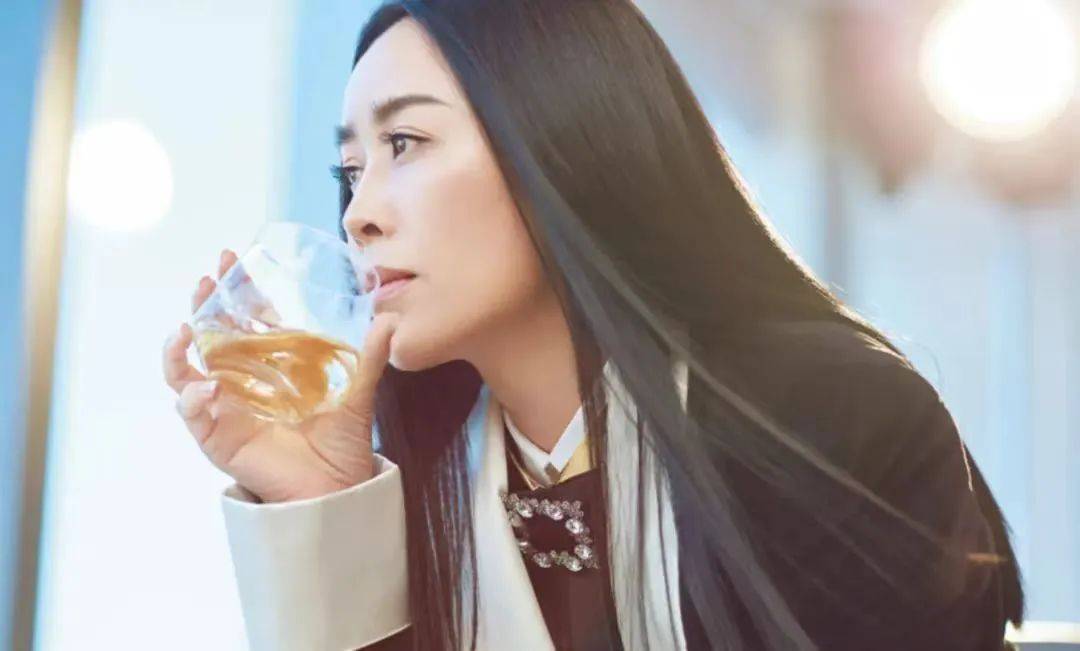 那英艺名探源，为何称那鸡-第1张图片