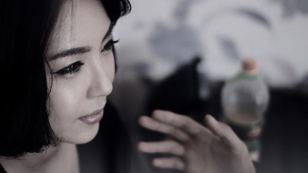 亚洲 欧美 bt后入40岁丰满亚洲与欧美文化交流下的BT领域探讨-第1张图片