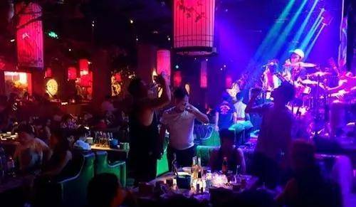 男女亲密行为与成人影片的探讨