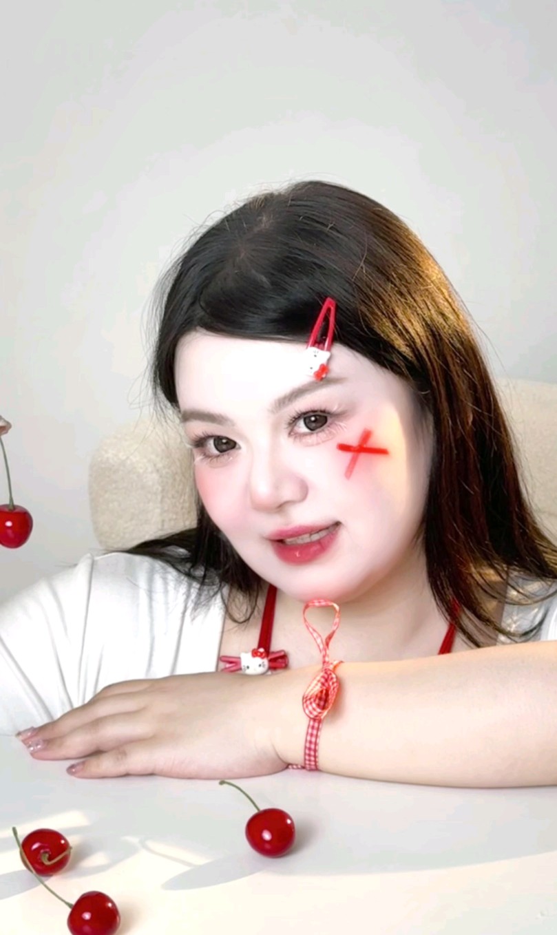 多毛胖女孩的自信与美丽